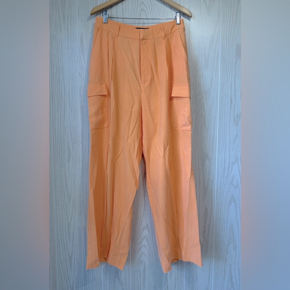 DKNY Wide Leg Cargo Business Dress Pants
Size 10